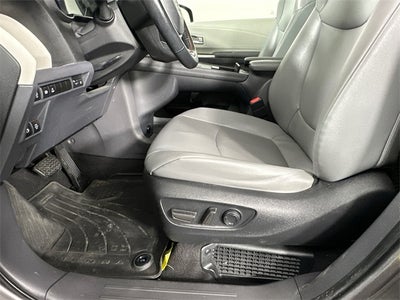2022 Toyota Sienna XLE 8 Passenger