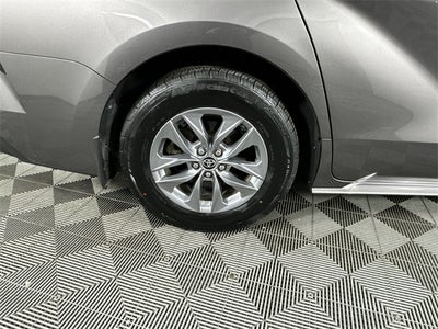 2022 Toyota Sienna XLE 8 Passenger