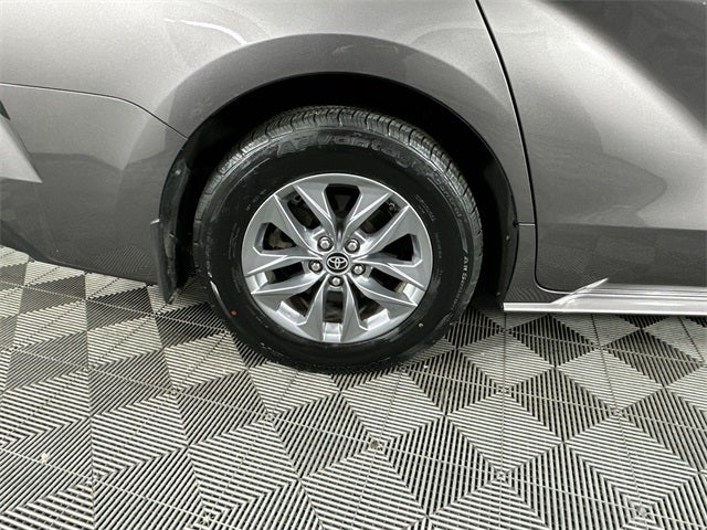 2022 Toyota Sienna XLE 8 Passenger