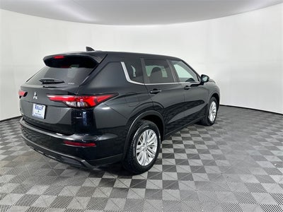 2022 Mitsubishi Outlander ES