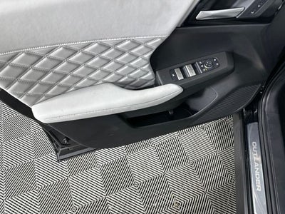 2025 Mitsubishi Outlander PHEV SEL