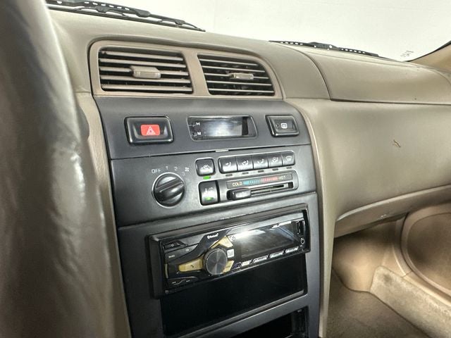 1998 Nissan Maxima Base