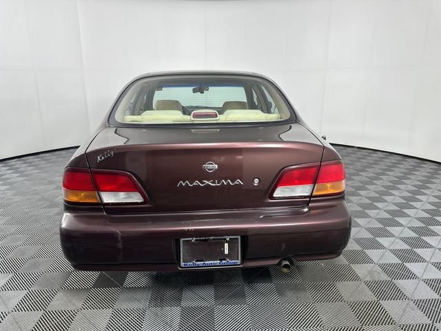 1998 Nissan Maxima Base