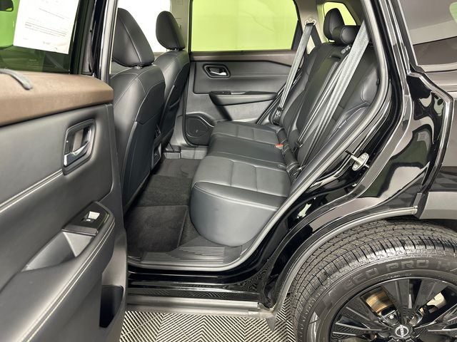 2023 Nissan Rogue SV Midnight Edition & Premium Package