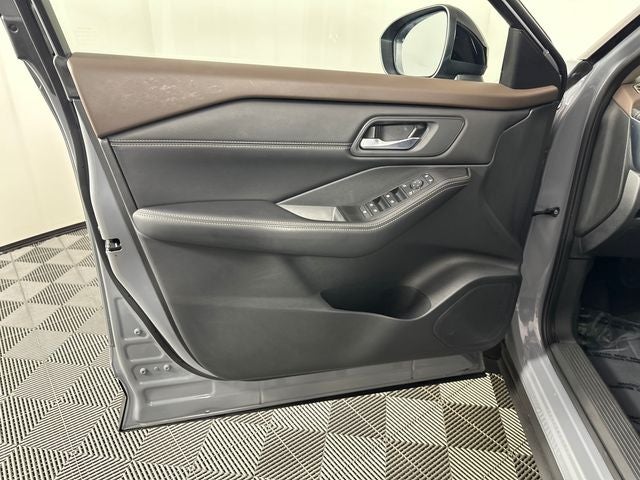 2023 Nissan Rogue SV Premium Package