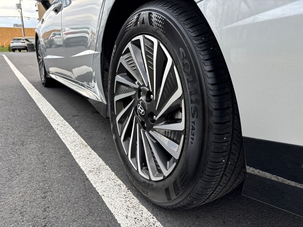 2025 Hyundai SONATA HYBRID SEL