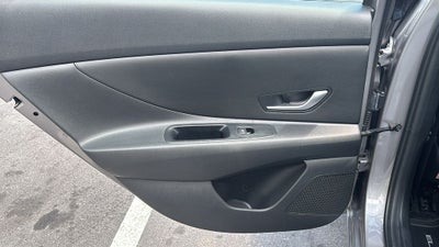 2024 Hyundai ELANTRA SE