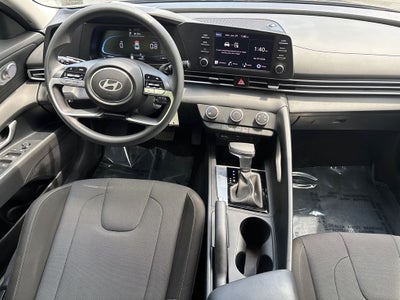 2024 Hyundai ELANTRA SE