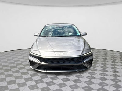2024 Hyundai ELANTRA SE