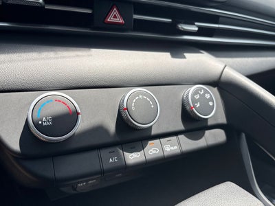 2024 Hyundai ELANTRA SE