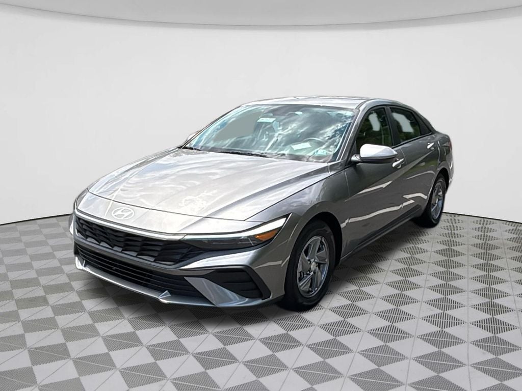 2024 Hyundai ELANTRA SE