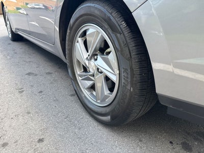 2024 Hyundai ELANTRA SE