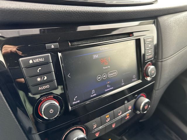 2019 Nissan Rogue S Special Edition Package