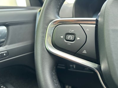 2020 Volvo XC40 Momentum