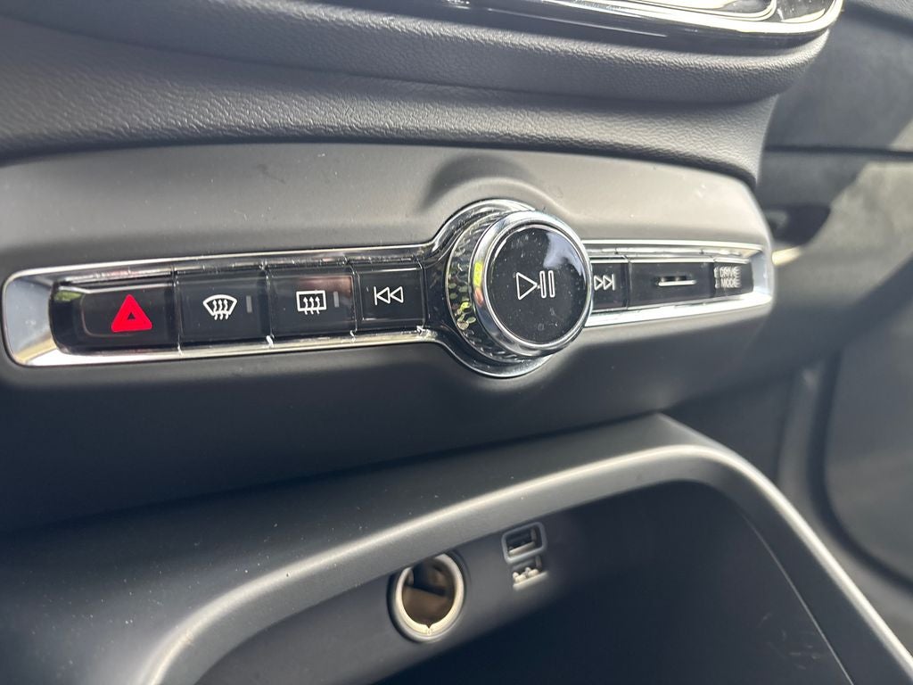 2020 Volvo XC40 Momentum
