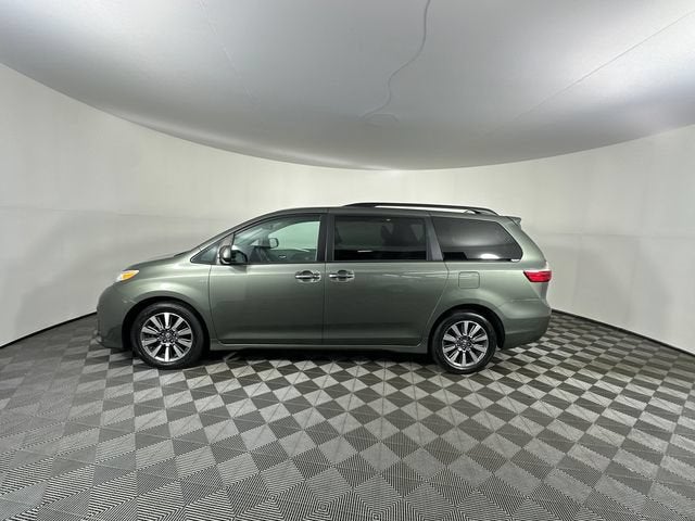 2020 Toyota Sienna XLE