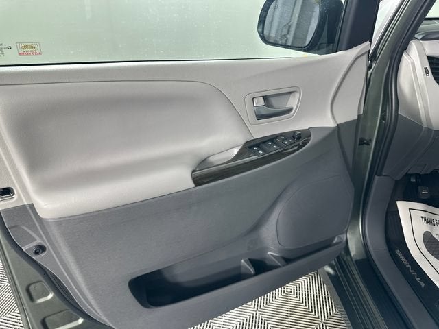 2020 Toyota Sienna XLE