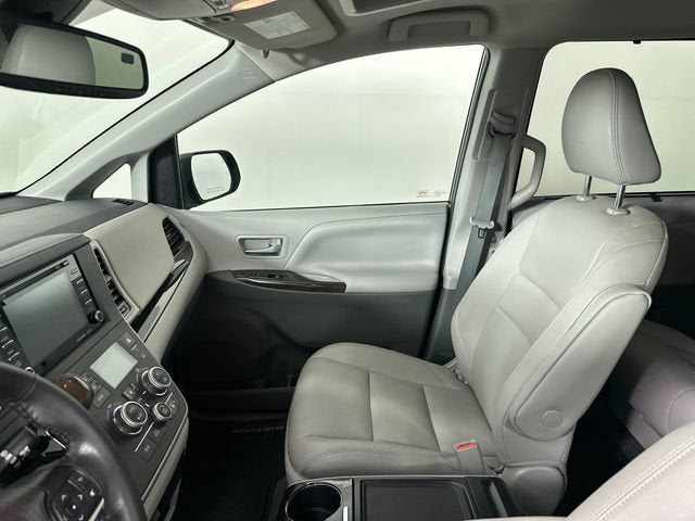2020 Toyota Sienna XLE