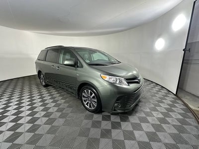 2020 Toyota Sienna XLE