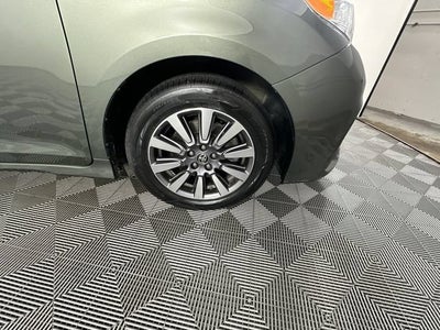 2020 Toyota Sienna XLE
