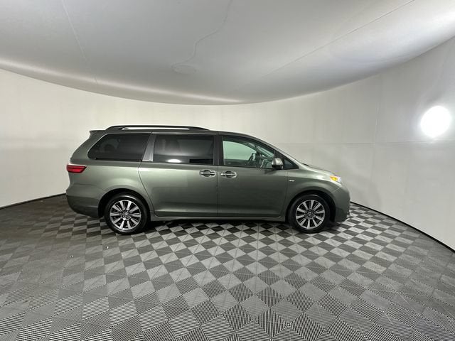 2020 Toyota Sienna XLE