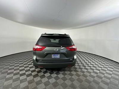 2020 Toyota Sienna XLE