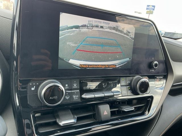 2023 Toyota Highlander Hybrid Bronze Edition