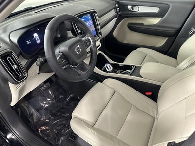 2025 Volvo XC40 B5 Plus Dark Theme