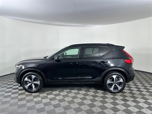 2025 Volvo XC40 B5 Plus Dark Theme