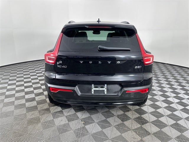 2025 Volvo XC40 B5 Plus Dark Theme
