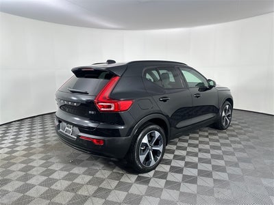 2025 Volvo XC40 B5 Plus Dark Theme
