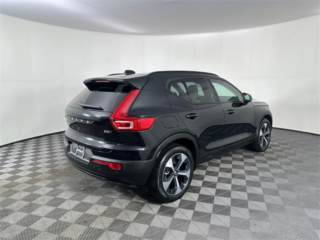 2025 Volvo XC40 B5 Plus Dark Theme