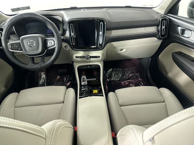 2025 Volvo XC40 B5 Plus Dark Theme