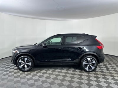 2025 Volvo XC40 B5 Plus Dark Theme