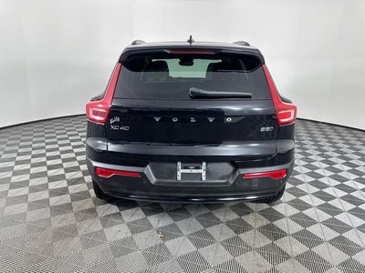 2025 Volvo XC40 B5 Plus Dark Theme