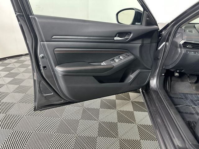 2022 Nissan Altima 2.5 SR Midnight Edition Package
