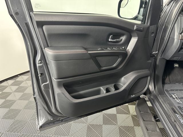 2023 Nissan Titan PRO-4X Convenience Package