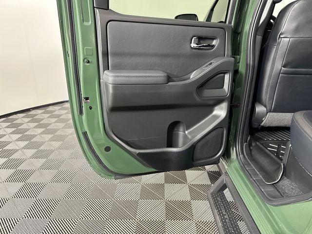 2022 Nissan Frontier PRO-4X Premium Package