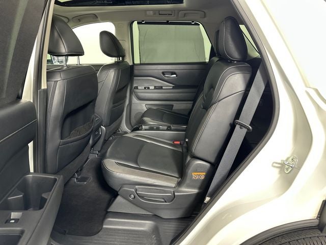 2023 Nissan Pathfinder SL Premium Package