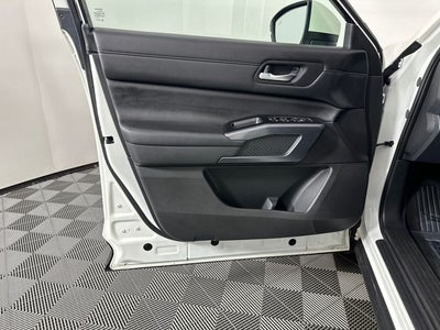 2023 Nissan Pathfinder SL Premium Package