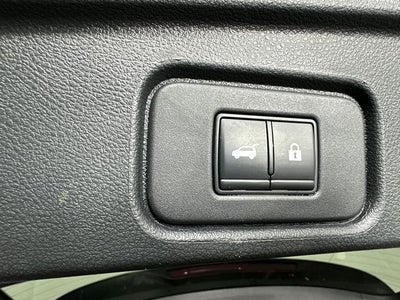 2022 Nissan Pathfinder Platinum Bench Seat Package