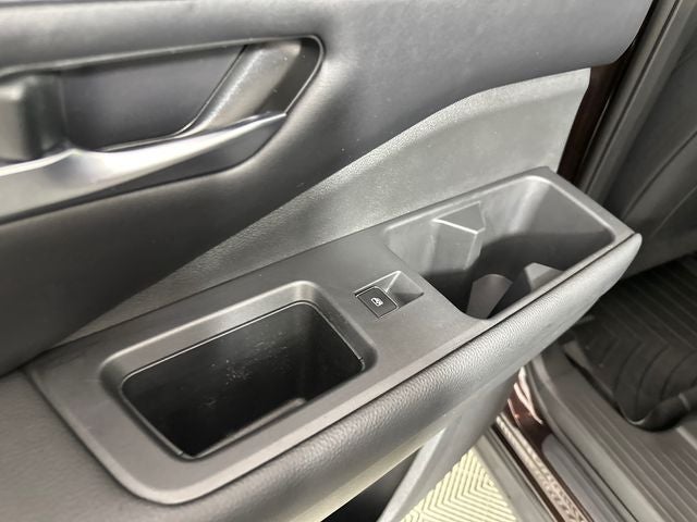 2022 Nissan Pathfinder Platinum Bench Seat Package