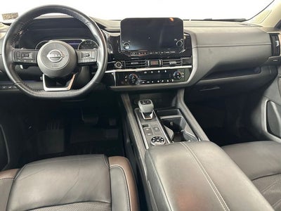 2022 Nissan Pathfinder Platinum Bench Seat Package