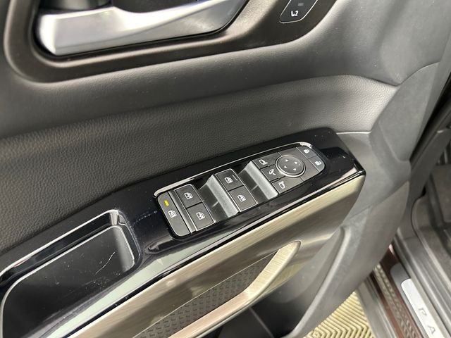 2022 Nissan Pathfinder Platinum Bench Seat Package