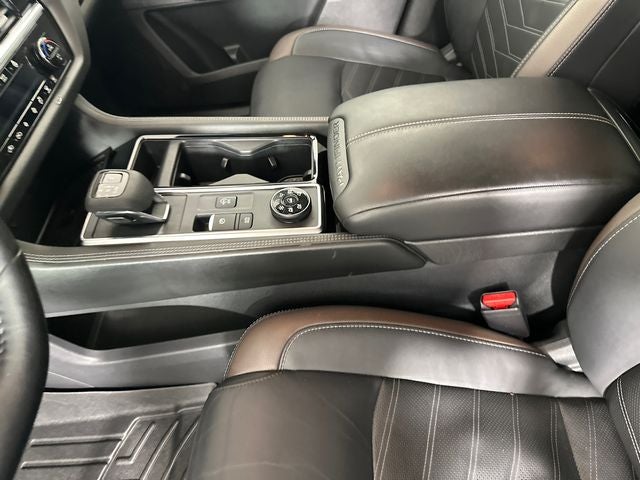 2022 Nissan Pathfinder Platinum Bench Seat Package