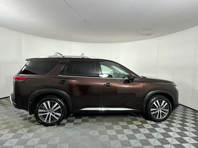 2022 Nissan Pathfinder Platinum Bench Seat Package