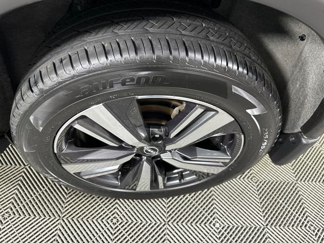 2023 Nissan Rogue SL Premium Package