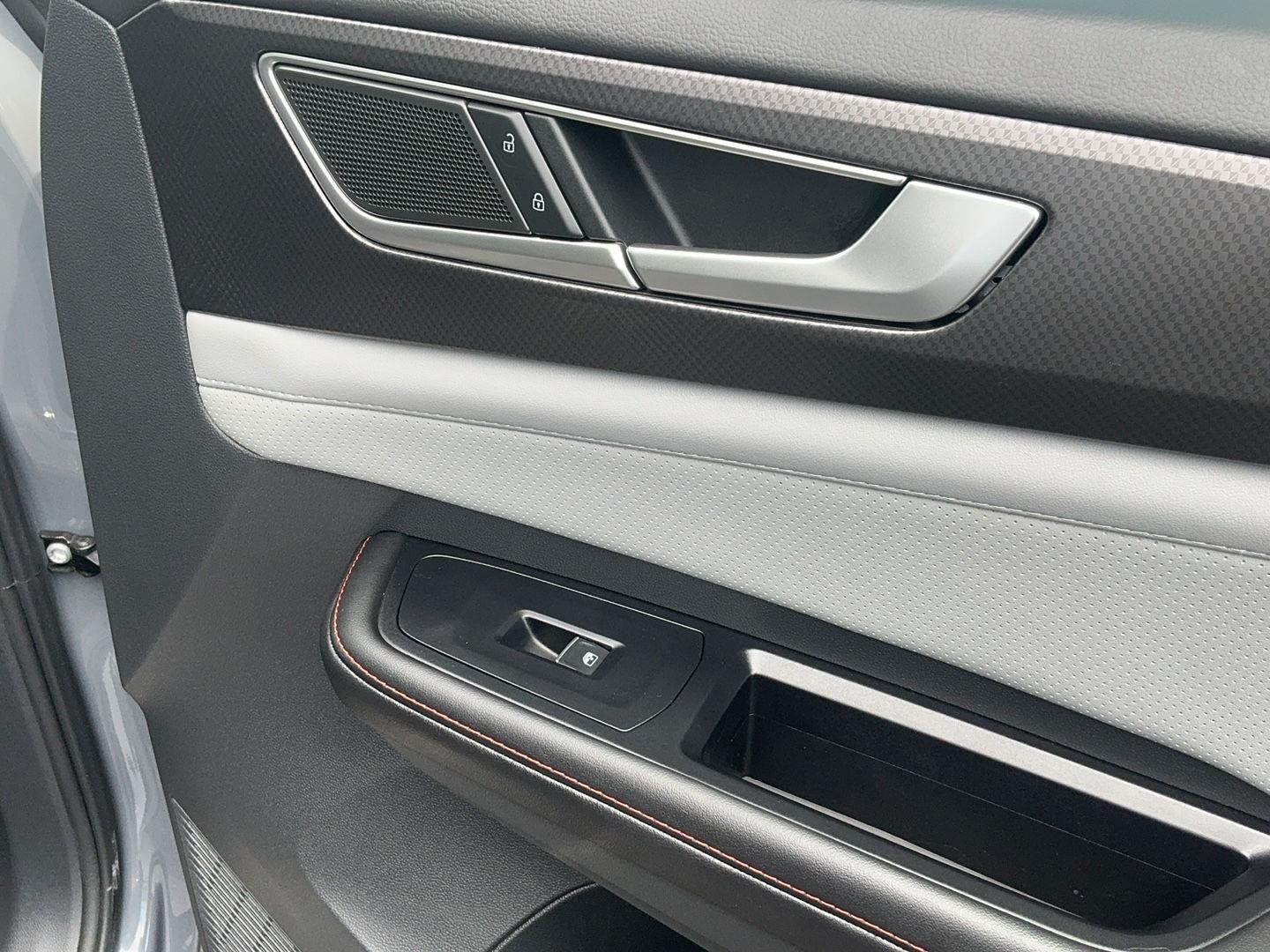 2024 Volkswagen Atlas 2.0T Peak Edition SE w/Technology