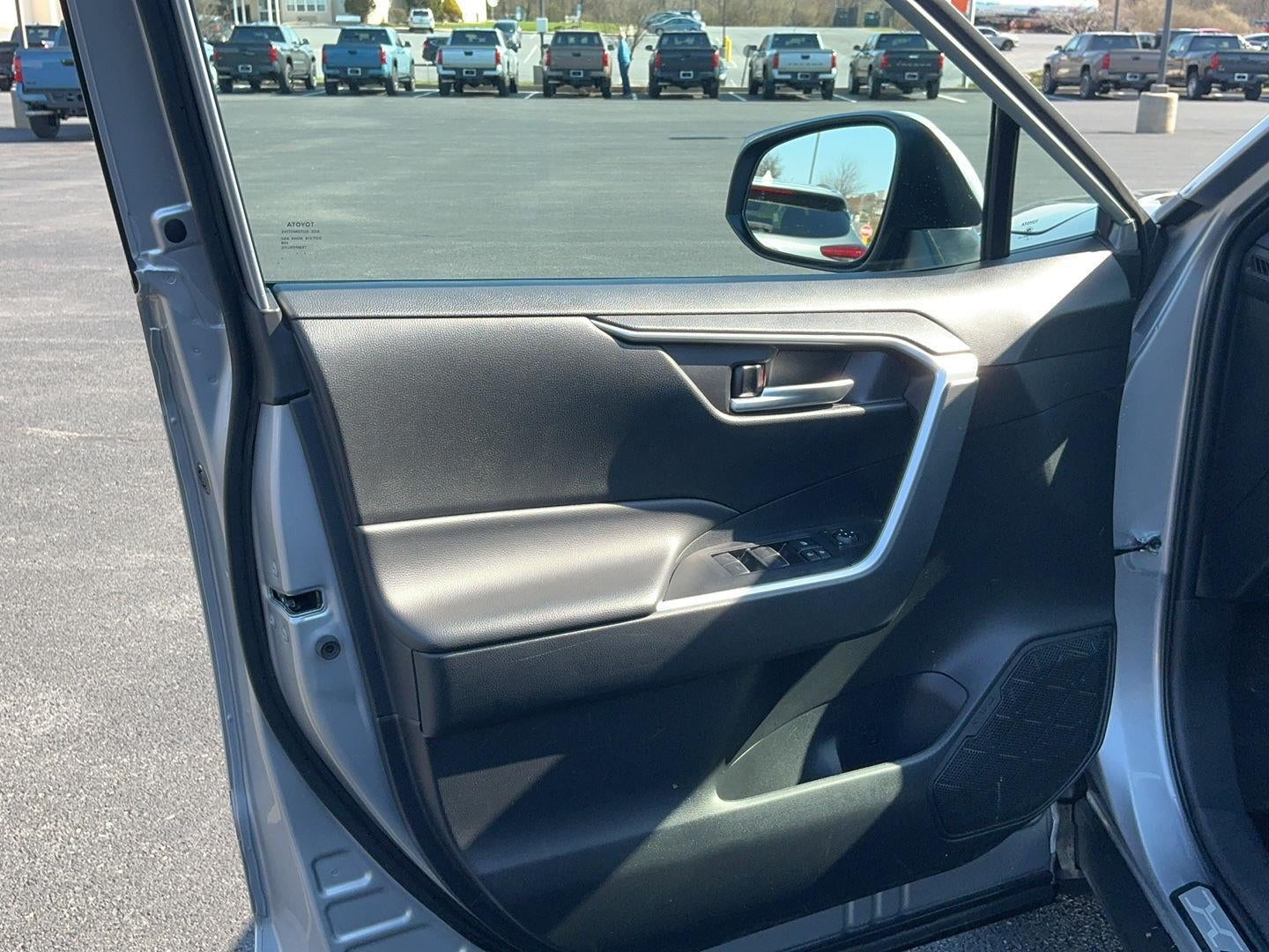 2023 Toyota RAV4 Hybrid SE