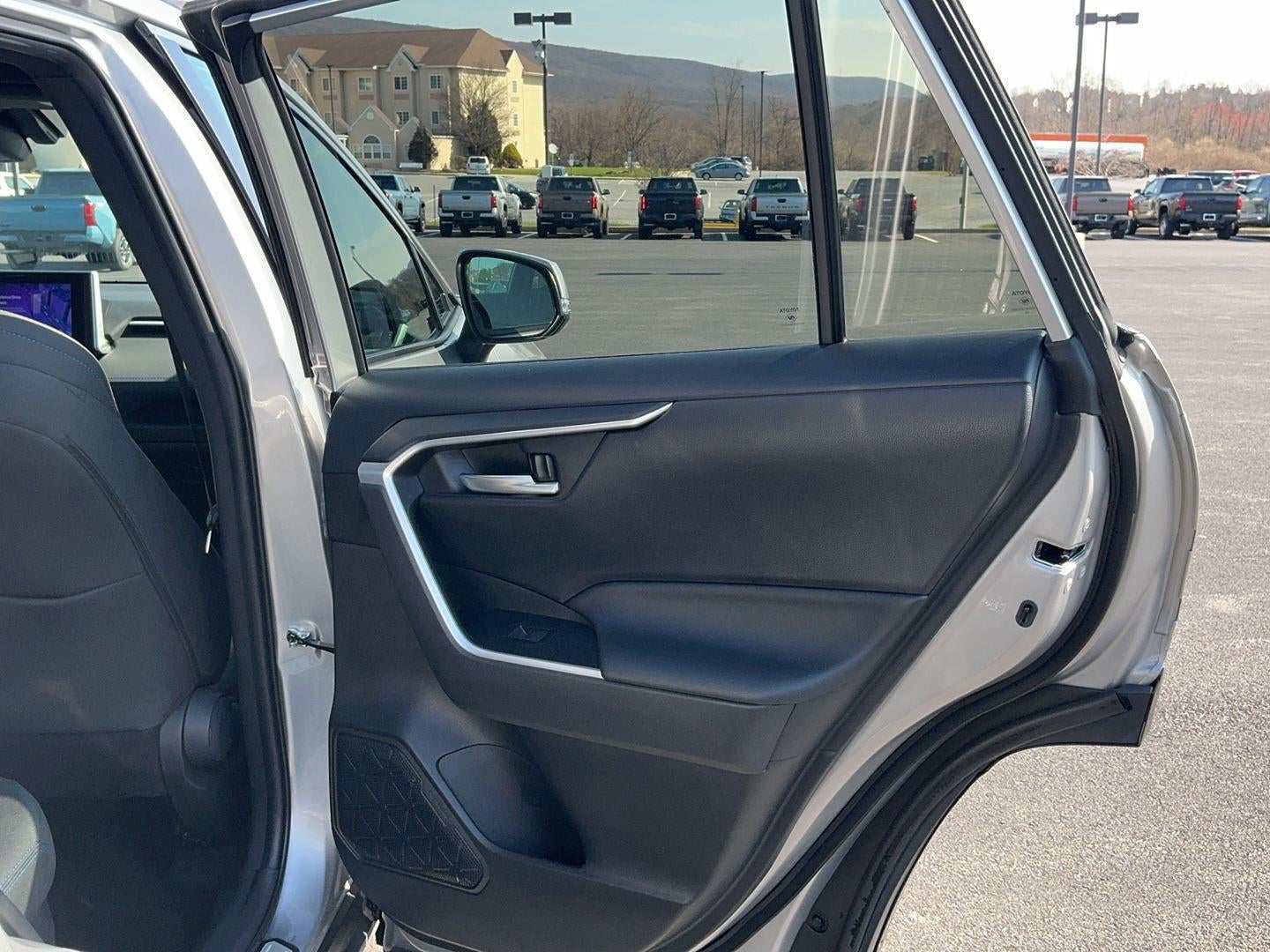 2023 Toyota RAV4 Hybrid SE